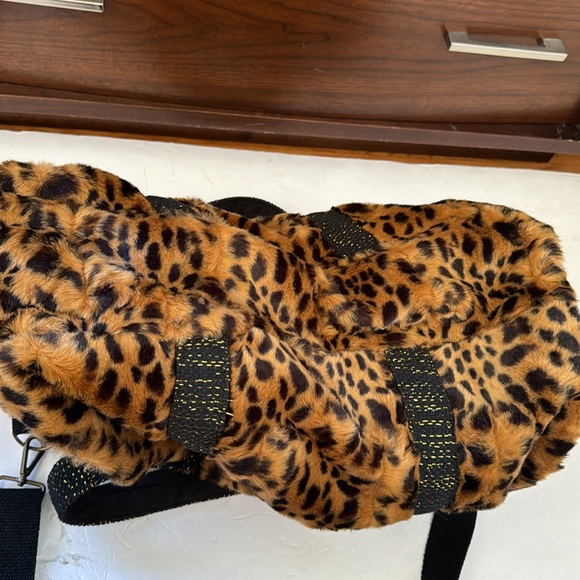 America & Beyond Leopard Print Fur tote - Picture 7 of 10